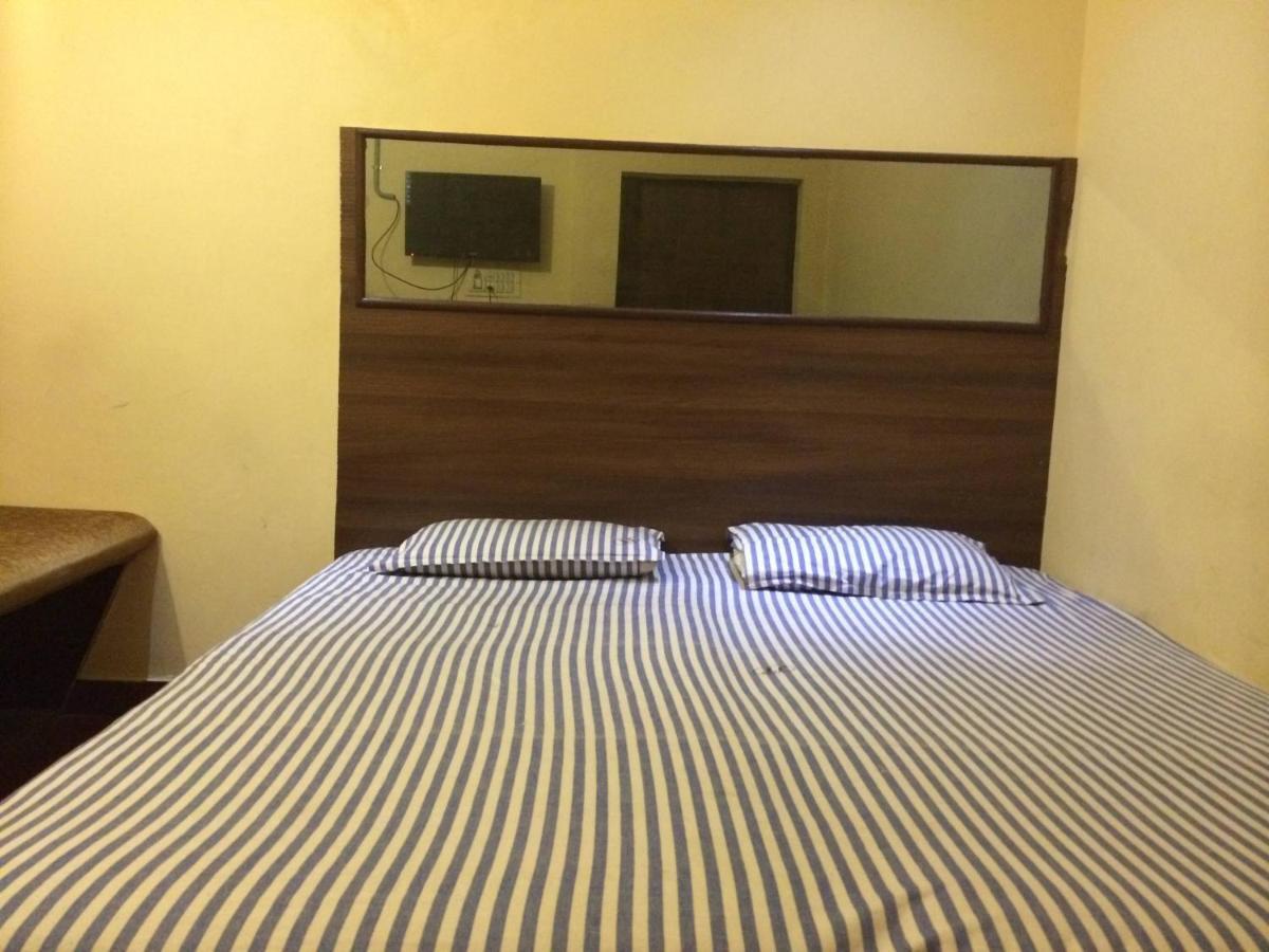 Family Guest House Near Bus-Stand 퐁디셰리 외부 사진