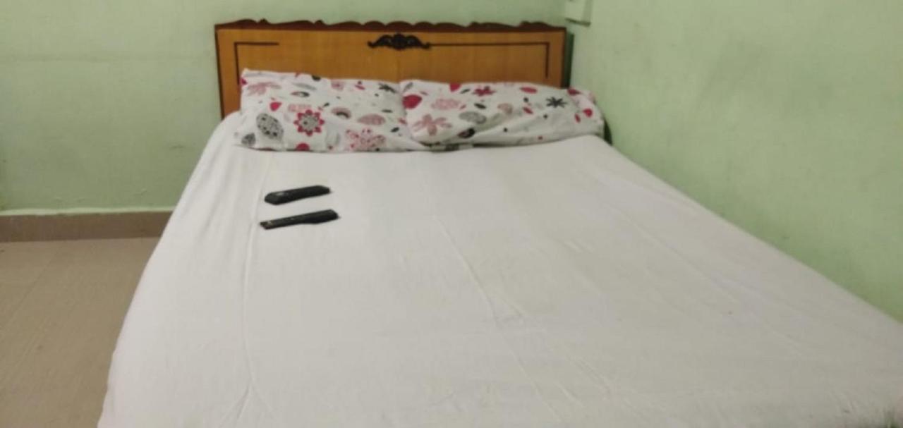 Family Guest House Near Bus-Stand 퐁디셰리 외부 사진