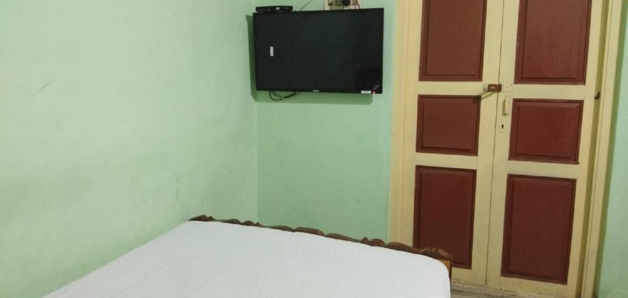 Family Guest House Near Bus-Stand 퐁디셰리 외부 사진