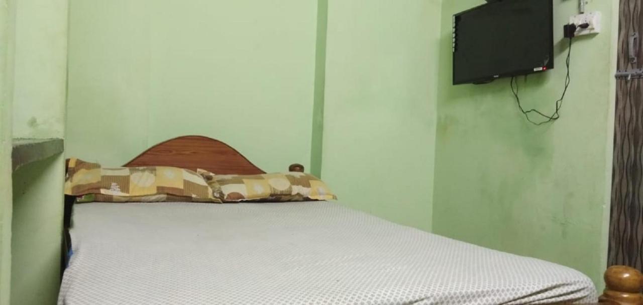 Family Guest House Near Bus-Stand 퐁디셰리 외부 사진
