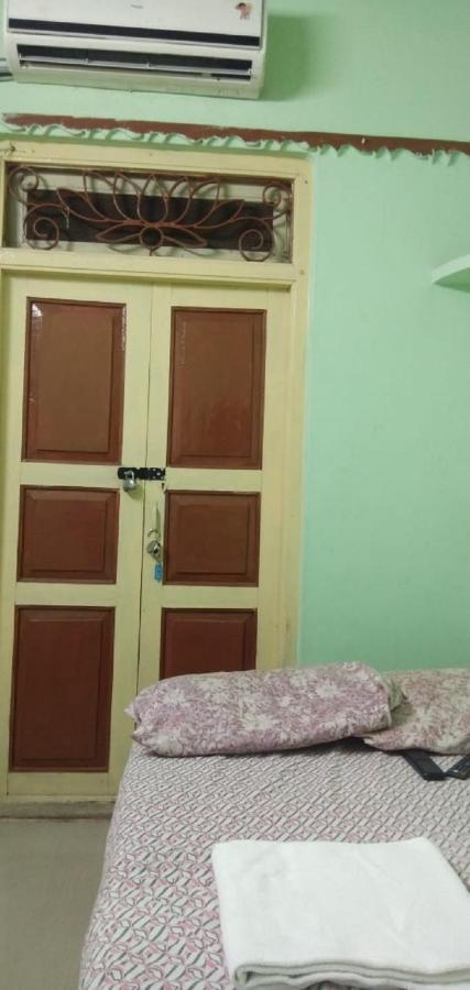 Family Guest House Near Bus-Stand 퐁디셰리 외부 사진